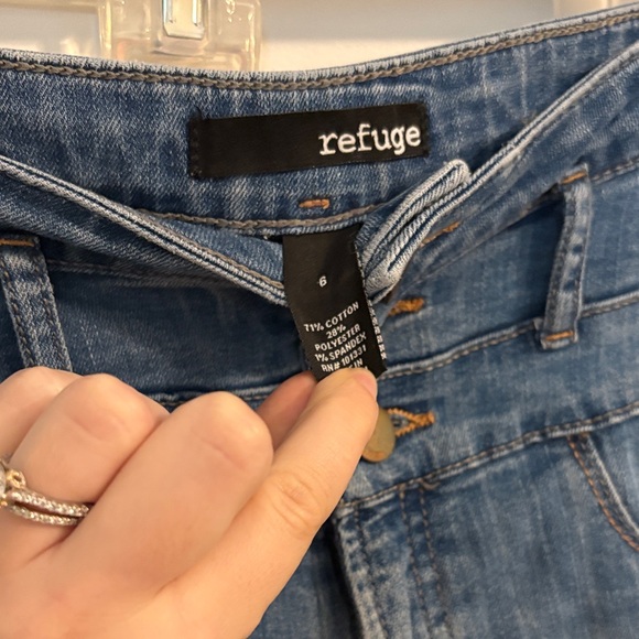 Refuge High Rise Blue Jeans - Picture 2 of 4